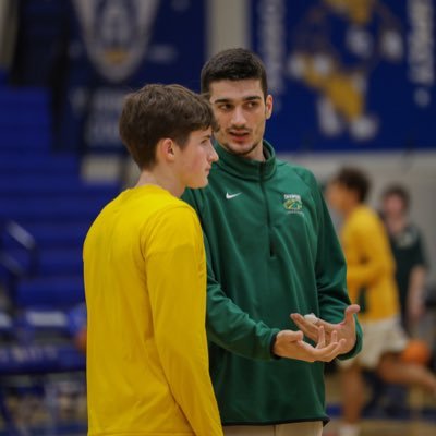 Assistant Coach @skidmorembb              Rye ‘18 | UAlbany ‘22 #ALLIN