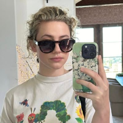 liliireinhart_'s profile picture. 💗