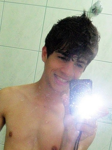 Chocolate, 18 anos, Amigos, Romances, Viagens longas, Frio e Noite EU AMO TANTO A LITHYE! ♥