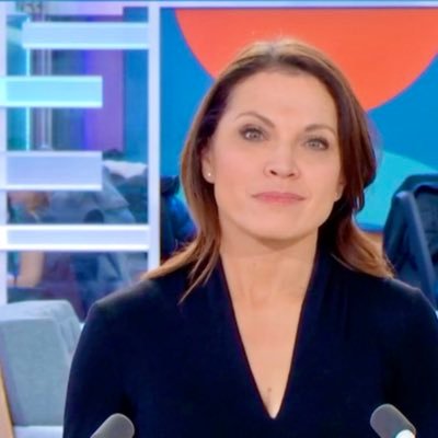 Présentatrice & rédactrice en chef chaînes info. Formée @ESJLille. Bizutée au « Mooooorning Live ». Ex-correspondante aux États-Unis.