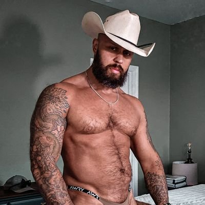 Texas top Cowboy. Nudity. Lockerrooms. Subs. = 💓

All my action is in the link. DM for collabs 

 18+ only