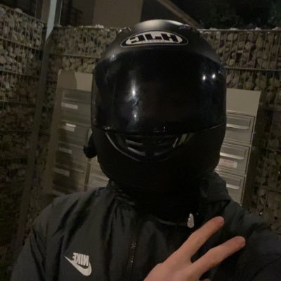 riennagratter's profile picture. 