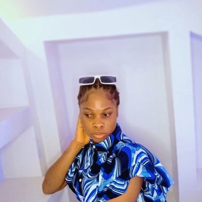 favour36312's profile picture. Simple