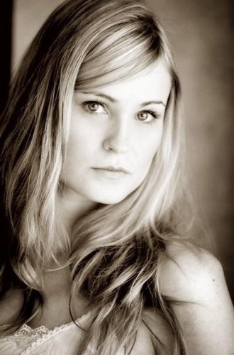 monalisasphoto's profile picture. just a girl with a camera and a few amazing kiddos