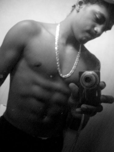 Quem sou eu?? Pergunta interessante!!! Mas quem é você? Não sabe explicar? não consegue se ver?? é verdade poucos ou talvez ninguem saiba ao certo quem é quem..