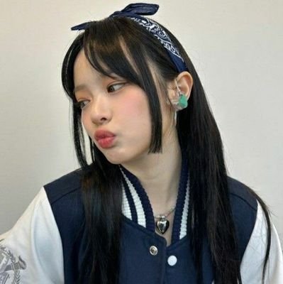 _bitvche's profile picture. isinya kalau ga ngeluh, misuh-misuh, atau ga kpopan y gaes✨