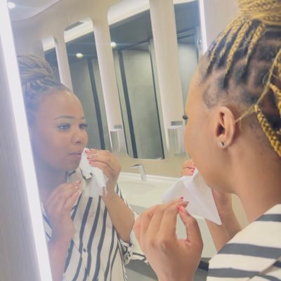 RichAunt_M's profile picture. Corporate girlie. - You owe it to yourself to be the best version you can be. ✨