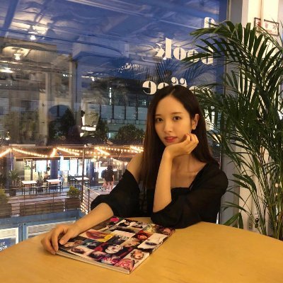 Velvet_Zenzag's profile picture. ???