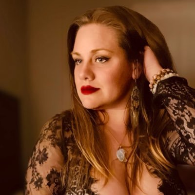 colleenhallett_'s profile picture. Embody the structure you need so that you can have the freedom and money you desire🦋🔥 Taking service-based women entrepreneurs to $10k months✨🚀