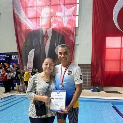 Anadolu Dağcılık Kulübü Kurucu üyesi ve Lisanslı dağcı.
Feyziye Mektepleri Vakfı Işık Spor Kulübü lisanslı Rekortmen Milli Master Yüzücüsü.