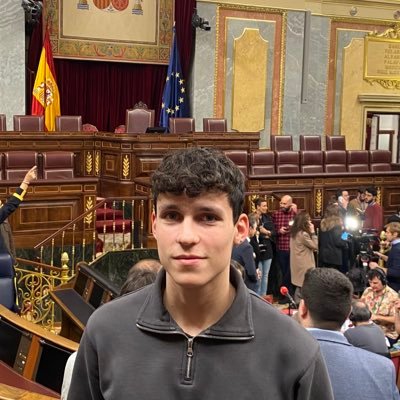 🎓Ciencia Política y Gestión Pública + Periodismo URJC. Está cuenta es para opinar y así no lo hago en la normal :)