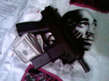 Woke up this morning feeling kind of odd, got to get on my grind.. money on my mind everyday and night..
