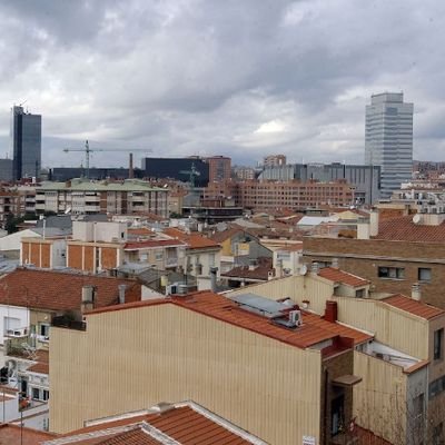 Grupo de vecinos cansados de lo que ocurre en la zona del marcado de la Creu alta en Sabadell. Intolerancia, ruidos, falta de aparcamiento, mercadillo, dejadez.