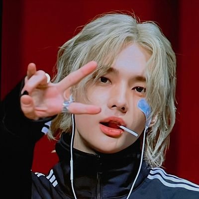 » Everybody look at me... «
› Until the last step out ‹ ♥280325♥︎