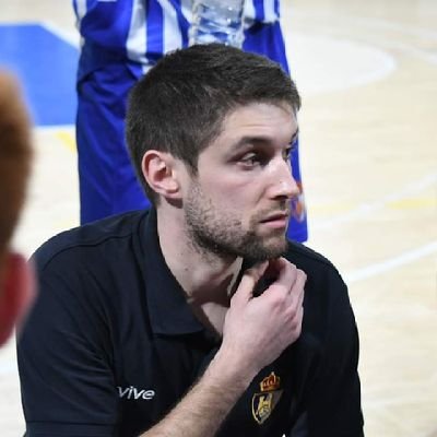 Adestrador de baloncesto. 🐍🏀                                   Campus Castelo de Allariz