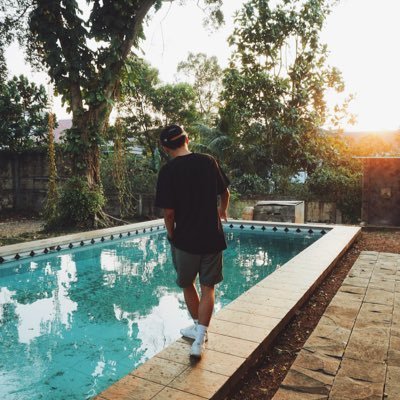 JJchanz69's profile picture. If it doesn’t challenge you, it won’t change you