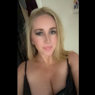 TheClairWright's profile picture. Scouser, scientist, geek, actress, singer, dancer, teacher, raver, earth lover, mum, evertonian 💙 ....in any order!!