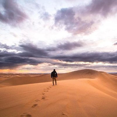 شاعر ومحب للقصيد العذب.
.
.
.
أنا ما بي من الدنيا بعد هـ المرحله رغبات
عسى الله بس يكفيني هَوى نفسي و زلّاتي
