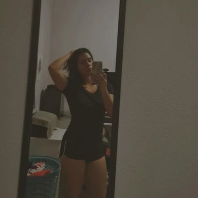 lupitaalvarz_'s profile picture. aries👑