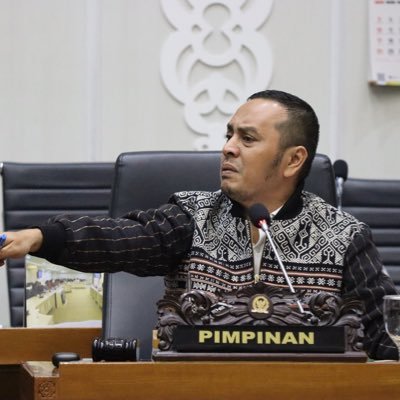 RvkZst6o_400x400.jpg (400×400)