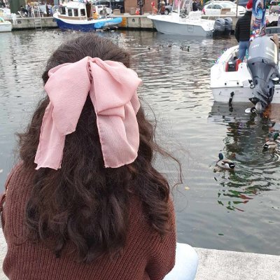 speculative fiction writer | she/her | social anxiety | loves board games and studio ghibli 😶🌫️