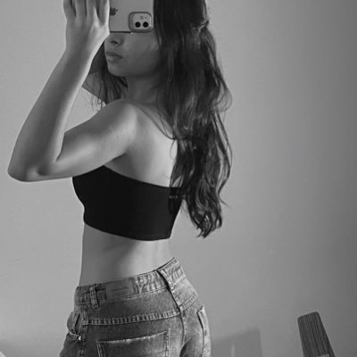 rborgessgabi's profile picture. overthinking