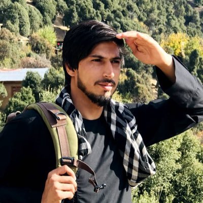 شوخه خندا د رقيبانو د پيغوره کوم که نه په خدای چی ددردونو می سينه ډکه ده