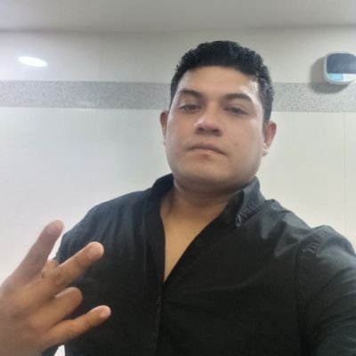 soy moreno claro alto simpático agradable soy agradable me gusta conocer. parejas y chicas que yo sé de su gusto