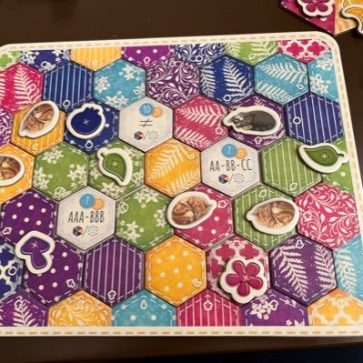 kuro_neko_nazo's profile picture. 謎解きとボドゲが今のマイブームです！かわいいボードゲーム集めたい民