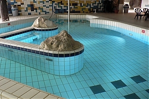 ZwembaddeMarsch's profile picture. Zwembad de Marsch is het zwembad van Hardenberg. Met o.a. wedstrijdbad, recreatiebad, glijbaan, buitenbad en bubbelbad.