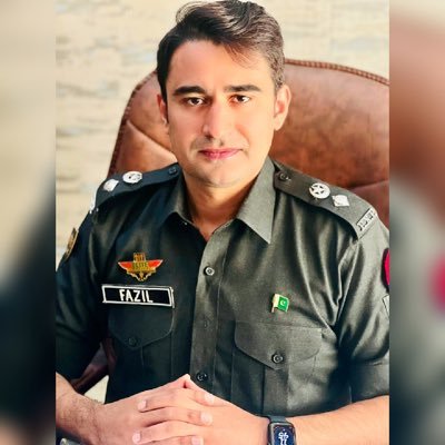 عشق کے ستم سہنے کے بعد فاضل ہم نے کفن باندھا اور CSS کرنے نکلے!