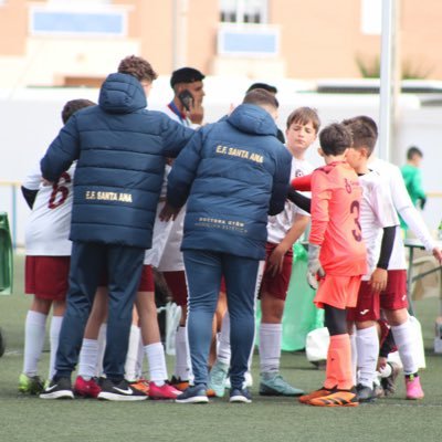 Entrenador en Escuela de Fútbol Santa Ana. Técnico deportivo en fútbol nivel II// Entrenador de porteros titulado en @esbs_sport