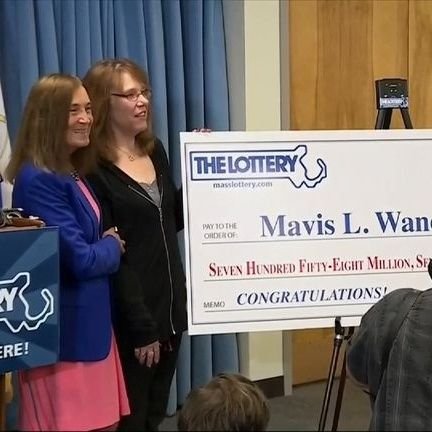 I'm mavis l. wanczyk the powerball lottery winner,am here giving out $500,000 to my followers till I got 2k followers”Picking Randomly!