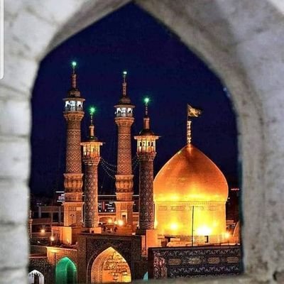 تا نور ولا به سینه ما تابید
نفرت ز منافق به دل ما رویید
ما جمله فدایی ولایت هستیم
تا کور شود هر آنکه نتواند دید