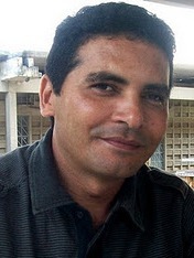 Apresentador do campeão de audiência Acorda Paraíba da rede de rádios doSistema Correio de Comunicação (Correio Sat) e repórter do portal de notícias MaisPB