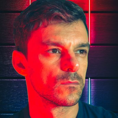 IT professional with over 15 years of experience in the industry. Passionate about technology, artificial intelligence, photography, and filmmaking.