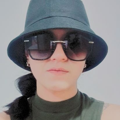nnaClau's profile picture. Old but young