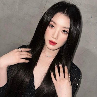 (2OOO) A glorious queen who secures her wolves in Neverland, Yeh Shuhua.