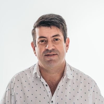 Papá de Camilo y Lola - Licenciado en Comunicación - Locutor Nacional.
Subsecretario de Conservación del Gobierno de San Juan