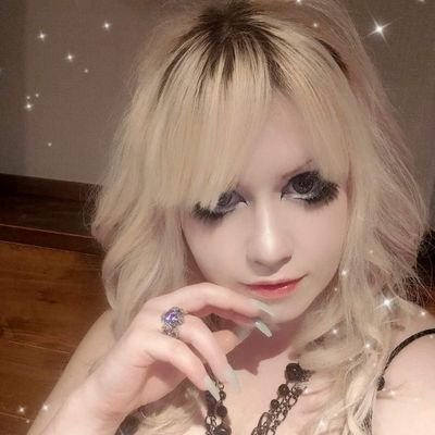 音楽、v系、お酒、百合の花、美しいの者が好きです〜
パティシエです。
死神です〜
✨ https://t.co/A4iXXrvuK3