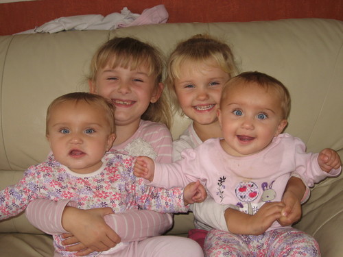 Mum of 4 girls, new tweeter xx