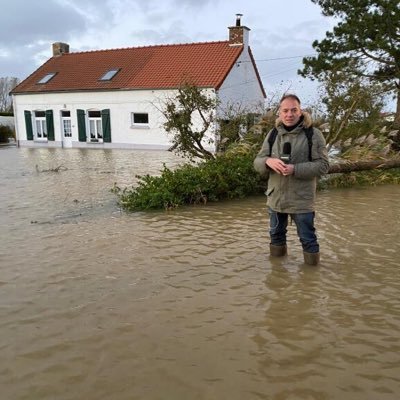 Journaliste @franceinfo TV / diplômé ESJPRO / passé par France 3 Bastia, France 3 Rennes / ex collaborateur @DimPolitique @MotsCroises