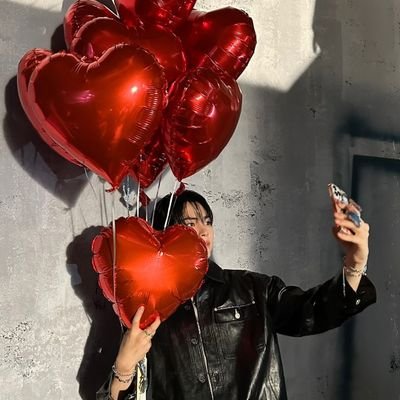 poppipoppyy's profile picture. 2 0 0 1 🥂