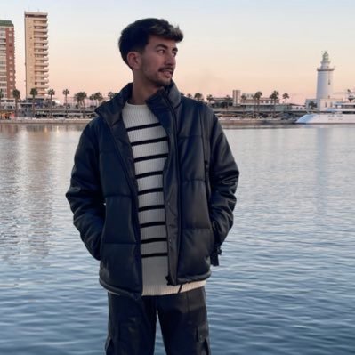 varo_b's profile picture. T superior prevención de riesgos laborales y realización audiovisual , simpático, cariñoso, amigo, divertido, sociable, géminis . Instagram: @varocinio.