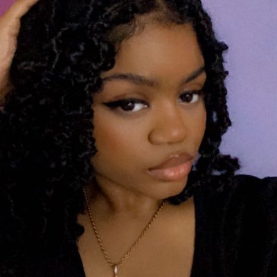 Earthtonellz's profile picture. 📸 | 👩🏽‍💻 | 🇻🇮