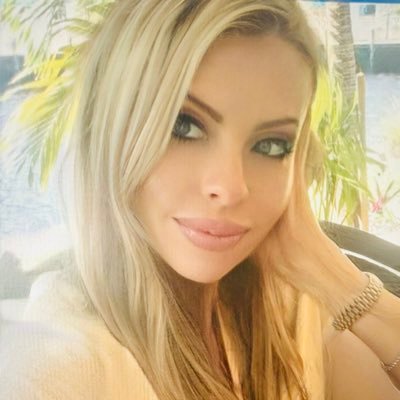 MHC therapist 💫realistic optimist 💫 mental health advocate 💫 co-founder of 2 Cos .💫 dog Mom /lover💫and more! 💫 opinions my own 💫 @mentalhealthdh