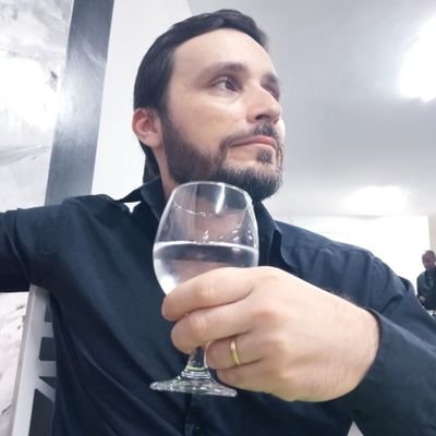 Sim, sou eu. Se está me procurando, estou no Instagram @ortlibas
