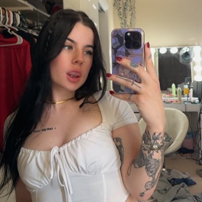 livvingtodie's profile picture. wyo🌾