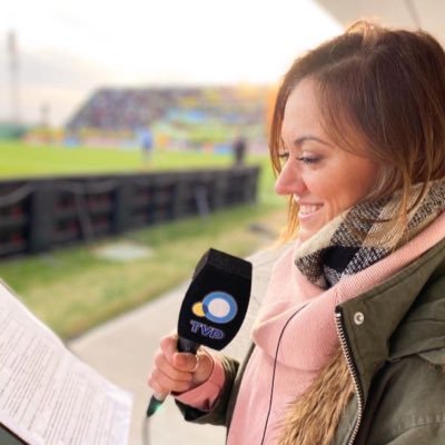 ⚽️ Campo de Juego @LigaAFA | 📺Periodista-Conductora @TV_Publica |🎙️Columnista en “Así nos Va” @splendidam990 | 🎥Docente de TV @UAI_Univ | 🎓 Magister @UdeSA