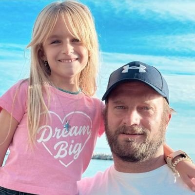 juliofuentesc78's profile picture. Solo Dios basta.